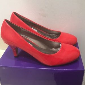 LASONIA RED PAT PUMPS